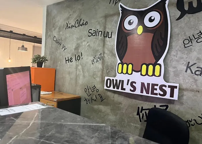 Owl's Nest Suk 30 ホステル *